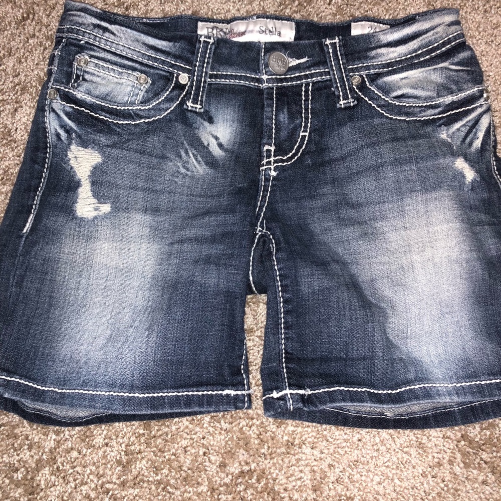 Women’s BKE shorts size 24💙